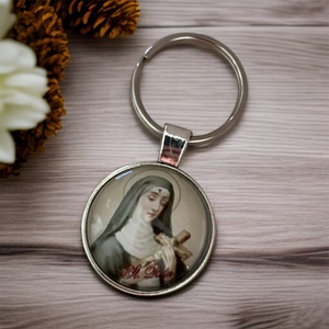 Szent Rita 002 KT Üveglencsés kulcstartó amulett - Meska.hu