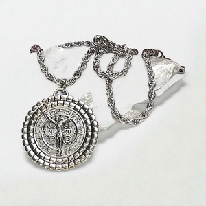 Kétoldalas Szent Benedek amulett medál talizmán nemesacél kapcsos láncon - ékszer - nyaklánc - medálos nyaklánc - Meska.hu