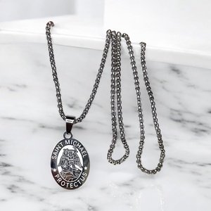 Ezüst színű Mihály arkangyal nemesacél medál védelmező amulett talizmán ezüst színű nemesacél láncon, Ékszer, Nyaklánc, Medálos nyaklánc, Ékszerkészítés, MESKA