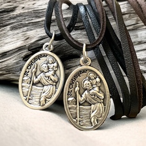 Szent Kristóf amulett medál talizmán bőrszálon - ékszer - nyaklánc - medál - Meska.hu