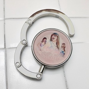 Taylor Swift képes mintás Táska Akasztó Táskaakasztó, Táska & Tok, Kulcstartó & Táskadísz, Táskaakasztó, Ékszerkészítés, Üvegművészet, MESKA