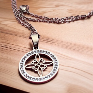 Nemesacél strasszköves kelta csomó szimbólum medálos nyaklánc 5515329 - ékszer - nyaklánc - medálos nyaklánc - Meska.hu
