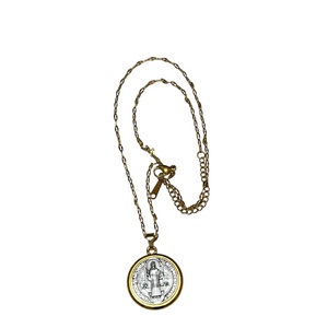 Arany színű Szent Benedek amulett medál talizmán arany színű nemesacél kapcsos láncon 5632534 - ékszer - nyaklánc - medálos nyaklánc - Meska.hu
