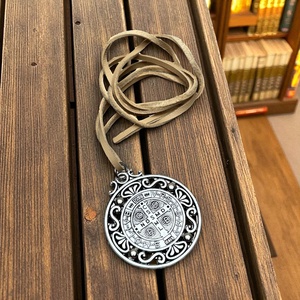 Szent Benedek védelmező amulett talizmán bőrszálon 5633953 - ékszer - nyaklánc - medálos nyaklánc - Meska.hu