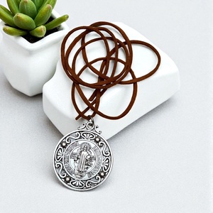 Szent Benedek védelmező amulett talizmán bőrszálon , Ékszer, Nyaklánc, Medálos nyaklánc, Ékszerkészítés, MESKA