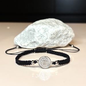 Szent Benedek nemesacél medálos állítható makramé karkötő - ékszer - karkötő - fonott karkötő - Meska.hu