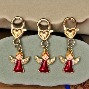 Angyalkás medál ajándékkísérő kulcstartó, Karácsony, Karácsonyi ajándékozás, Karácsonyi képeslap, üdvözlőlap, ajándékkísérő, Ékszerkészítés, MESKA