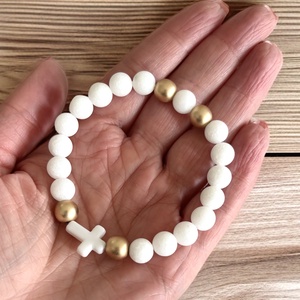 Kereszt medálos ásványkarkötő tejkvarc hematit 5640018 - ékszer - karkötő - ásványkarkötő - Meska.hu