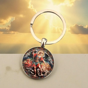 Mihály arkangyal üveglencsés kulcstartó amulett 5638415 - Meska.hu