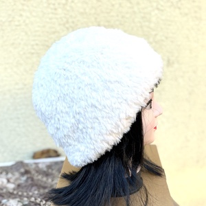 Szőrme hatású meleg kötött női sapka nagyobb méret fehér 5637549 - ruha & divat - sál, sapka, kendő - sapka - Meska.hu