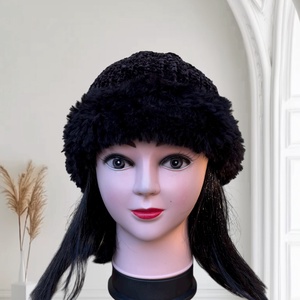 Téli kötött sapka szőrme hatású szegéllyel fekete felnőtt női 5637539 - ruha & divat - sál, sapka, kendő - sapka - Meska.hu