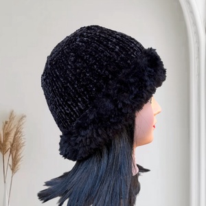 Téli kötött sapka szőrme hatású szegéllyel fekete tini, kisebb női 5637366 - ruha & divat - sál, sapka, kendő - sapka - Meska.hu