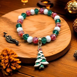 Karácsonyi ünnepi kislány gyerek karkötő karácsonyfa medállal, Ékszer, Karkötő, Gyöngyös karkötő, Ékszerkészítés, Gyöngyfűzés, gyöngyhímzés, MESKA