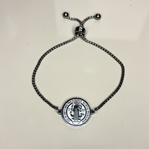 Szent Benedek Medálos Nemesacél Karkötő állítható méretű ajándékdobozban - ékszer - karkötő - karkötő medállal - Meska.hu