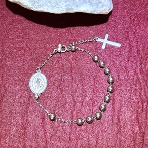 Ezüst színű nemesacél rózsafüzér karlánc karkötő - Meska.hu