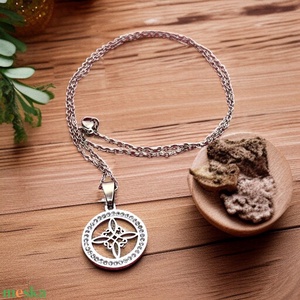 Nemesacél kelta csomó szimbólum cirkónia kristályokkal medálos nyaklánc ajándékdobozzal 5673045, Ékszer, Nyaklánc, Medálos nyaklánc, , MESKA