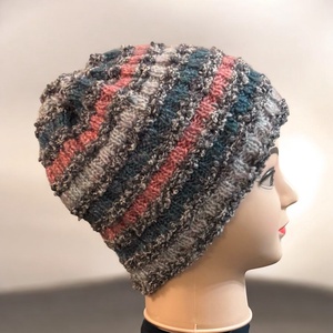 Kézzel kötött csíkos mintás női sapka 5673042 - ruha & divat - sál, sapka, kendő - sapka - Meska.hu