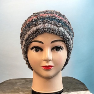 Kézzel kötött csíkos mintás női sapka 5673042 - ruha & divat - sál, sapka, kendő - sapka - Meska.hu