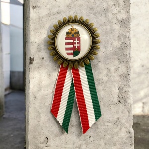 Üveglencsés kokárda március 15 magyar címerrel 5727030, Ékszer, Kitűző és Bross, Ékszerkészítés, Üvegművészet, MESKA