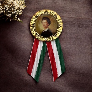 Üveglencsés kokárda Petőfi képpel 5715494, Ékszer, Kitűző és Bross, Ékszerkészítés, Üvegművészet, MESKA