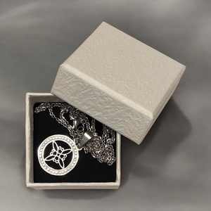 Nemesacél kelta csomó szimbólum cirkónia kristályokkal medálos nyaklánc ajándékdobozzal 5673045 - ékszer - nyaklánc - medálos nyaklánc - Meska.hu