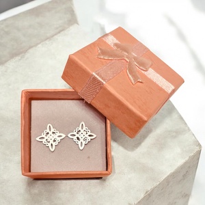 Ezüst színű nemesacél kelta csomó szimbólum fülbevaló ajándékdobozzal 5714615, Ékszer, Fülbevaló, Pötty fülbevaló, , MESKA