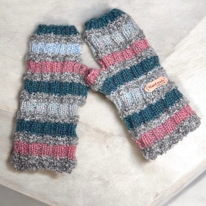 Kézzel kötött csíkos mintás női kesztyű egyedi darab 5728032 - ruha & divat - sál, sapka, kendő - kesztyű - Meska.hu