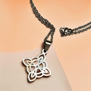 Nemesacél kelta csomó szimbólum medálos nyaklánc ajándékdobozzal ezüst - Meska.hu