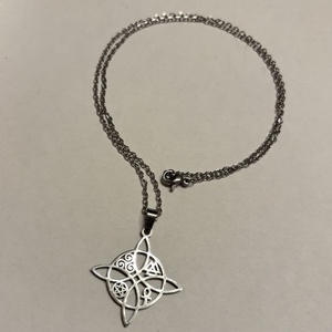 Nemesacél kelta csomó szimbólum medálos nyaklánc ajándékdobozzal ezüst - ékszer - nyaklánc - medálos nyaklánc - Meska.hu