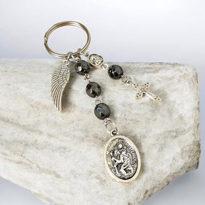 Szent Kristóf védelmező amulett kulcstartó táskadísz fazetált hematit ásványgyöngyökből, Táska & Tok, Kulcstartó & Táskadísz, Táskadísz, Ékszerkészítés, MESKA