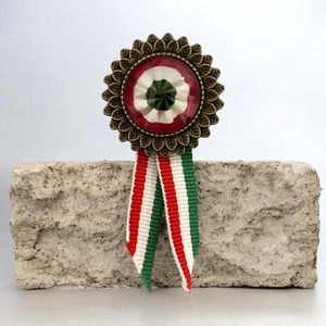 Üveglencsés kokárda március 15 virág bronz kisebb méret 5730281 - Meska.hu