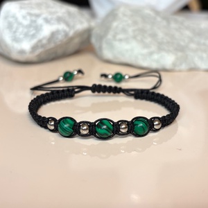 Csomózott makramé állítható méretű karkötő malachit és nemesacél gyöngyökkel - Meska.hu