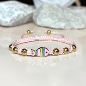 Csomózott makramé állítható méretű halacskás medálos arany színű hematit gyöngyökkel rózsaszín - Meska.hu