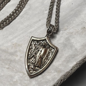 Ezüst színű Mihály arkangyal medál védelmező amulett talizmán ezüst színű nemesacél láncon - Meska.hu
