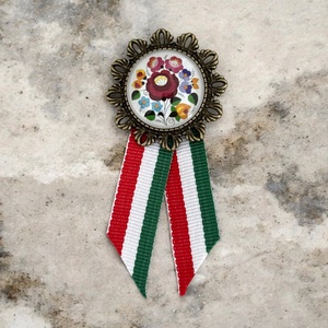 Üveglencsés kokárda kalocsai virág mintás bronz, Ékszer, Kitűző és Bross, Ékszerkészítés, Üvegművészet, MESKA