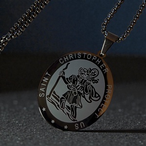 Fekete Szent Kristóf nemesacél medál védelmező amulett talizmán fekete nemesacél láncon ajándékdobozzal - ékszer - nyaklánc - medálos nyaklánc - Meska.hu