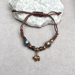 Csomózott makramé állítható méretű karkötő elefánt charm, Ékszer, Karkötő, Fonott karkötő, Ékszerkészítés, Csomózás, MESKA