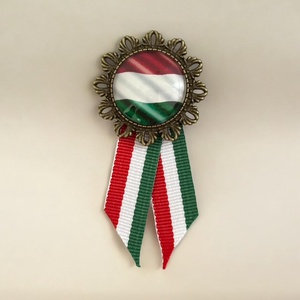 Üveglencsés kokárda magyar zászló lobogó mintával bronz - Meska.hu