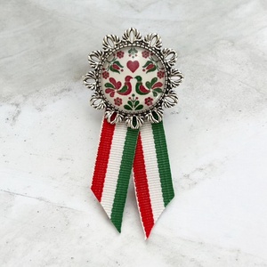 Üveglencsés kokárda március 15 nemzeti színű népi motívummal ezüst - Meska.hu