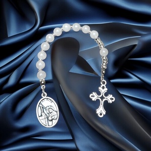 Fehér jáde zseb rózsafüzér Szent Rita csodás éremmel medállal  - Meska.hu