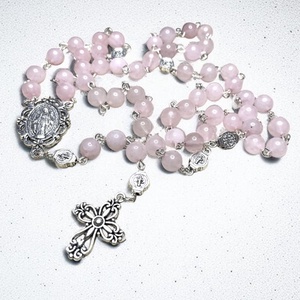 Rózsakvarc rózsafüzér keresztelő ajándék ajándékdobozzal  - Meska.hu