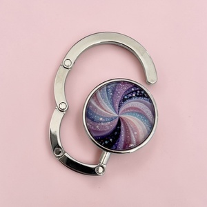 Színes spirál mintázatú Üveglencsés Táska Akasztó Táskaakasztó, Táska & Tok, Kulcstartó & Táskadísz, Táskaakasztó, Ékszerkészítés, Üvegművészet, MESKA