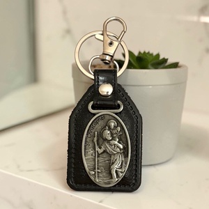 Stílusos Szent Kristóf férfi autós kulcstartó védelmező védőszent őrangyal ovális - Meska.hu