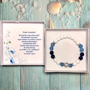 Örömanya szülőköszöntő ajándék ásvány karkötő shamballa dísszel díszdobozban kísérő szöveggel kék fehér - esküvő - emlék & ajándék - szülőköszöntő ajándék - Meska.hu