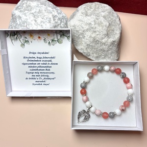 Örömanya szülőköszöntő ajándék ásvány karkötő angyalszárny medállal díszdobozban kísérő szöveggel - Meska.hu