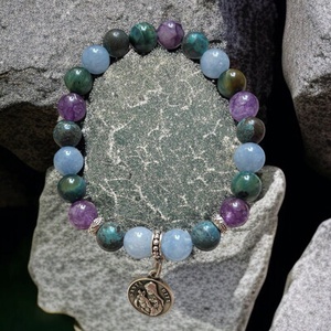 Ásványkarkötő vízöntő csillagjegy ásványaiból Szent Rita medállal 16 cm - Meska.hu