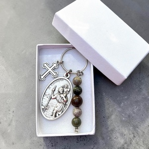 Szent Kristóf védelmező amulett kulcstartó indiai achát ásványgyöngyökkel kereszt charm medállal 001 - Meska.hu