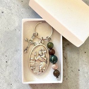 Szent Kristóf védelmező amulett kulcstartó indiai achát ásványgyöngyökkel kereszt charm medállal 002 - Meska.hu