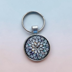 Üveglencsés fém kulcstartó - Mandala, Táska & Tok, Kulcstartó & Táskadísz, Kulcstartó, Üvegművészet, Üveglencsés kaboson technikával készült. 
Az üveglencse 25 mm-es. 
Celofánb becsomagolva küldjük. 
..., MESKA