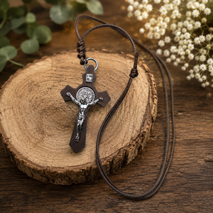 Szent Benedek keresztes amulett talizmán állítható méretű csomózott nyakláncon 5558553 - ékszer - nyaklánc - medálos nyaklánc - Meska.hu